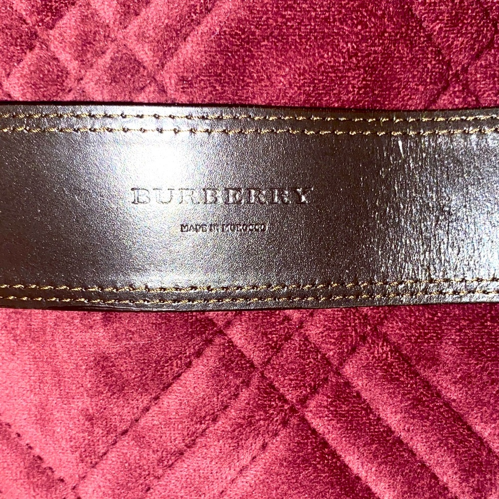 A burberry Belt, used, good condition, buckle unbroken, bronze buckle,